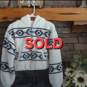 ❌️SOLD - Native Cropped Teddy Bear Fleece Jacket